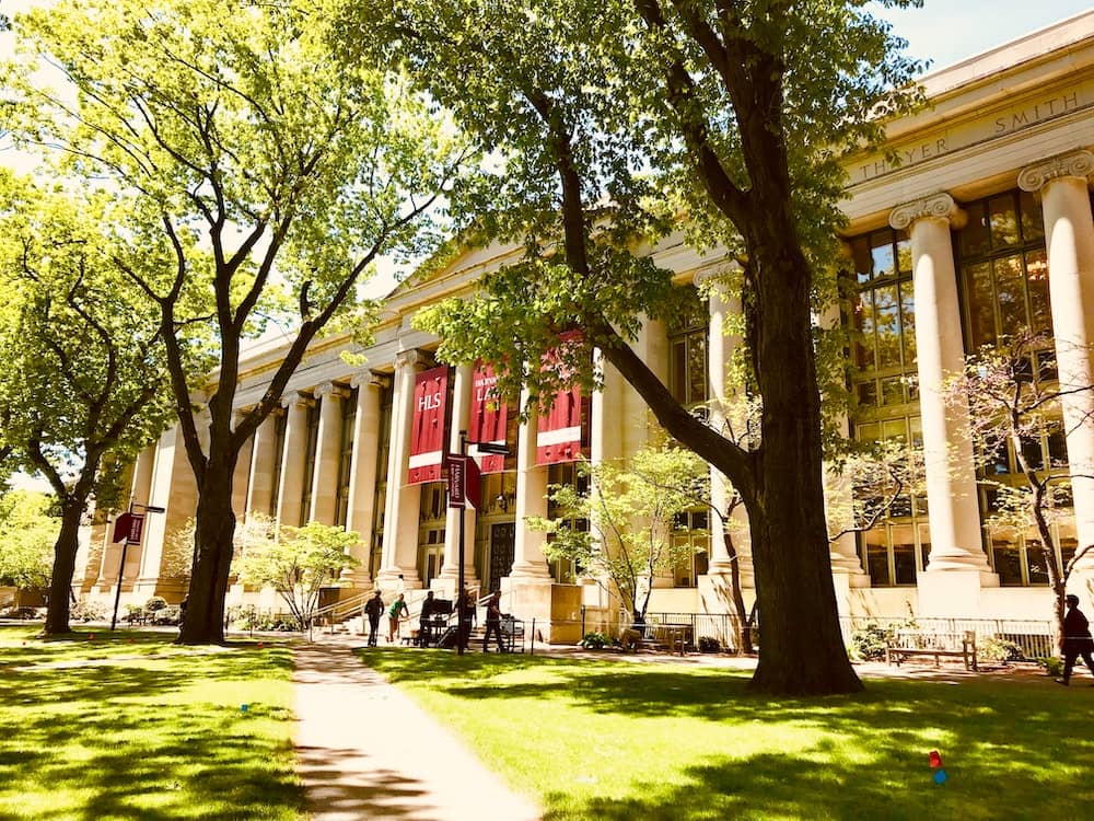 50 Questions to Ask on a College Visit - press photo - command education