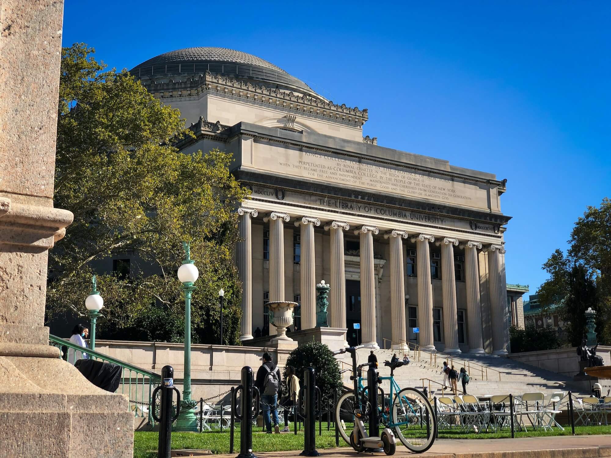 Low Memorial Library at Columbia University on a sunny day, symbolizing the school’s continued test-optional admissions policy as the last Ivy League holdout.