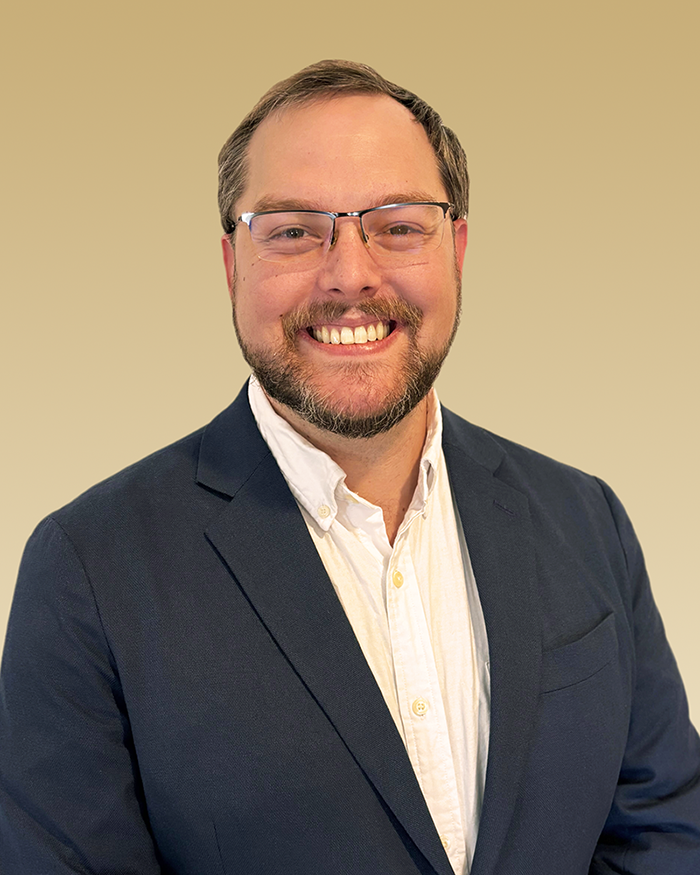 Headshot photo of Aaron.