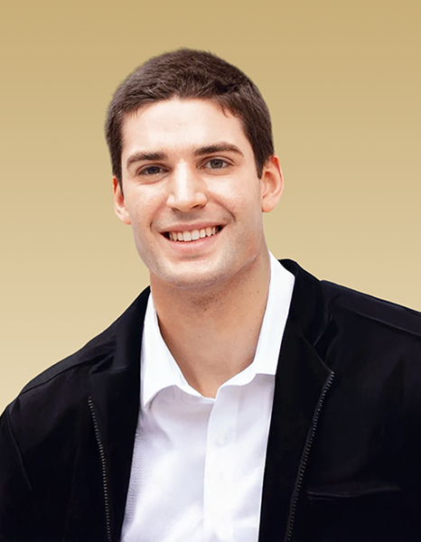 Headshot photo of Vincent.